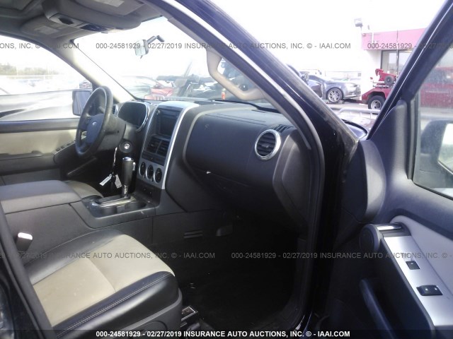 1FMEU63877UA49712 - 2007 FORD EXPLORER XLT BLACK photo 5