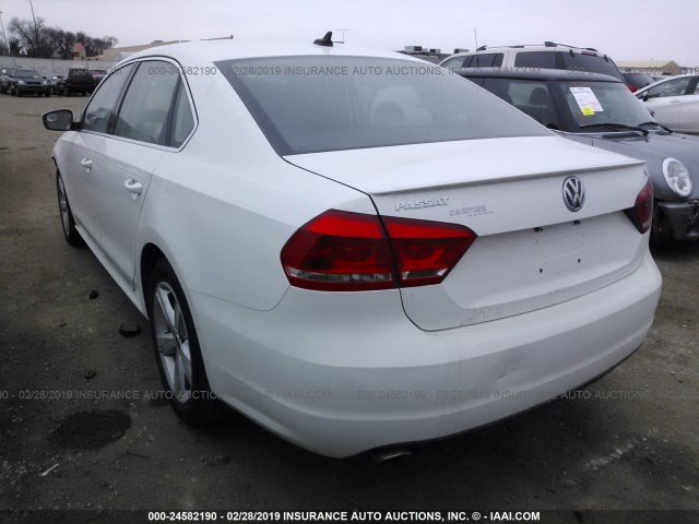 1VWBH7A32DC005060 - 2013 VOLKSWAGEN PASSAT SE WHITE photo 3