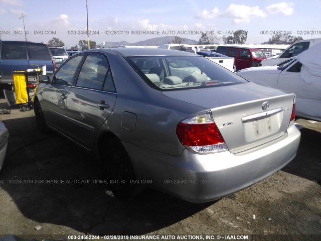 4T1BE32K05U604833 - 2005 TOYOTA CAMRY LE/XLE/SE GRAY photo 3
