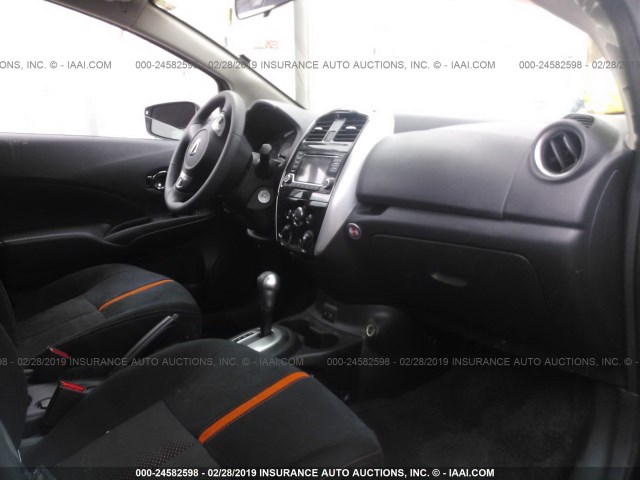 3N1CE2CP3HL374395 - 2017 NISSAN VERSA NOTE S/S PLUS/SV/SL/SR GRAY photo 5