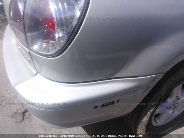 JTJGF10U220131839 - 2002 LEXUS RX 300 SILVER photo 6