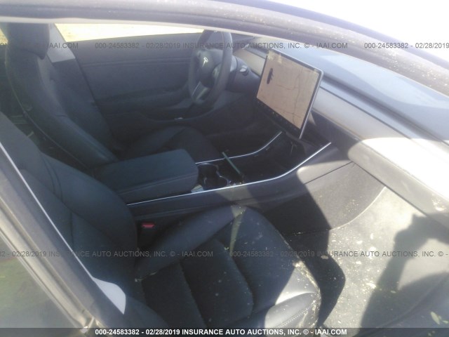 5YJ3E1EA2JF037348 - 2018 TESLA MODEL 3 GRAY photo 5