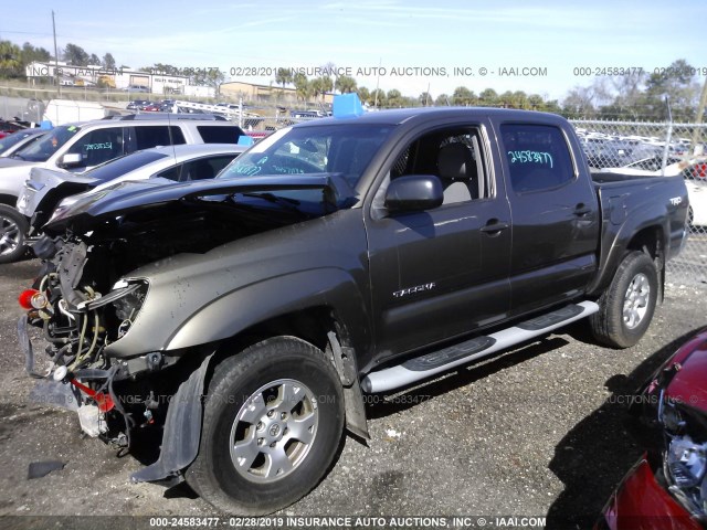 5TEJU4GN8AZ702361 - 2010 TOYOTA TACOMA DOUBLE CAB PRERUNNER GRAY photo 2