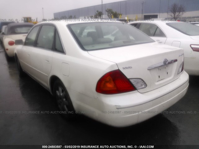 4T1BF28B7YU033859 - 2000 TOYOTA AVALON XL/XLS WHITE photo 3