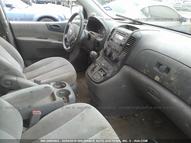 KNDMB233566035085 - 2006 KIA SEDONA EX/LX SILVER photo 5