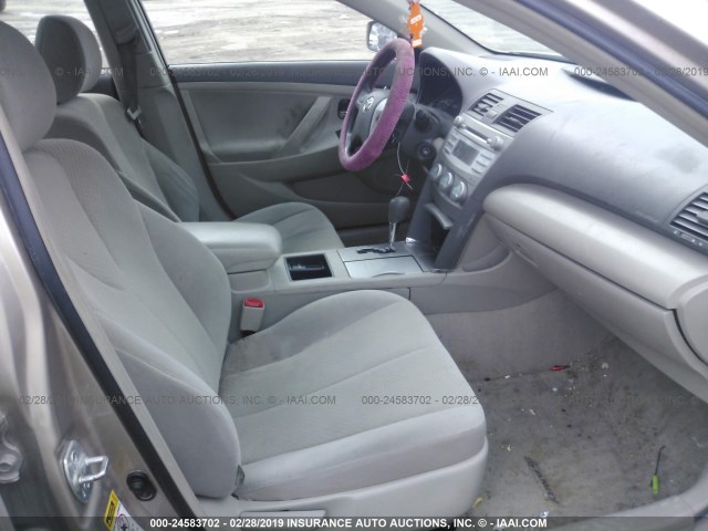 4T1BE46K79U295741 - 2009 TOYOTA CAMRY SE/LE/XLE GOLD photo 5