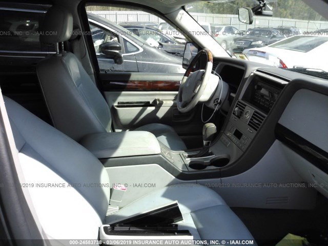 5LMEU88H54ZJ01273 - 2004 LINCOLN AVIATOR 黑色 照片 5