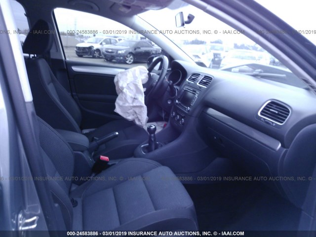 WVWNM7AJ9DW119954 - 2013 VOLKSWAGEN GOLF 灰色 照片 5