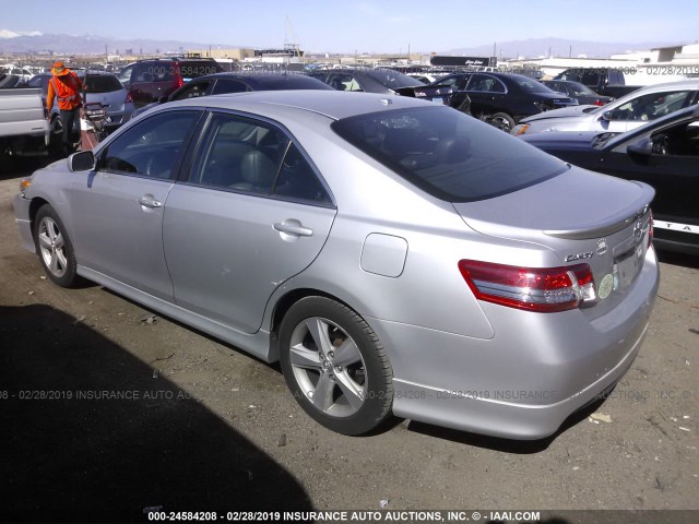 4T1BF3EK1BU226753 - 2011 TOYOTA CAMRY SE/LE/XLE 银色 照片 3