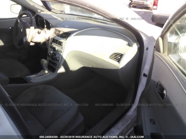 1G1ZB5EB8A4148229 - 2010 CHEVROLET MALIBU LS WHITE photo 5