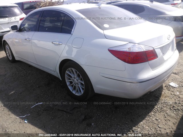 KMHGC4DE3BU138397 - 2011 HYUNDAI GENESIS 3.8L WHITE photo 3