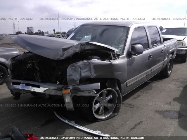 2GCEC13V461249697 - 2006 CHEVROLET SILVERADO C1500 GRAY photo 2