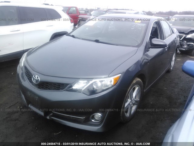 4T1BF1FK9EU337414 - 2014 TOYOTA CAMRY L/SE/LE/XLE GRAY photo 2