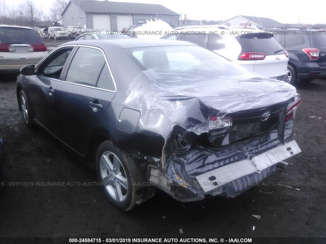 4T1BF1FK9EU337414 - 2014 TOYOTA CAMRY L/SE/LE/XLE GRAY photo 3