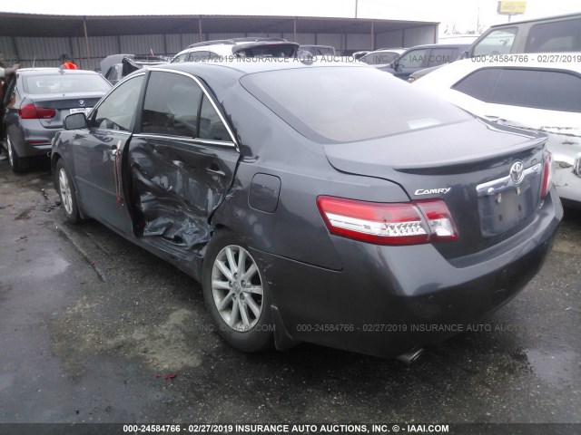 4T1BK3EK8AU112565 - 2010 TOYOTA CAMRY SE/LE/XLE GRAY photo 3