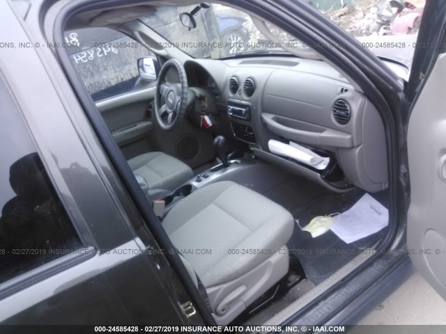 1J4GL38K55W593656 - 2005 JEEP LIBERTY RENEGADE GREEN photo 5