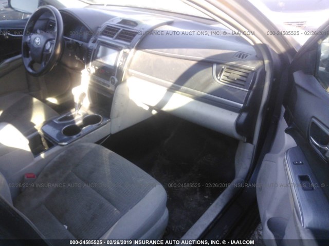 4T1BD1FKXEU137504 - 2014 TOYOTA CAMRY HYBRID/LE/XLE 黑色 照片 5