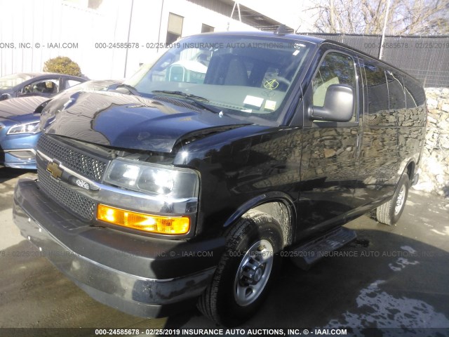 1GAWGFFG0H1339112 - 2017 CHEVROLET EXPRESS G2500 LT BLACK photo 2