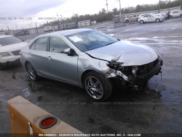 4T1BF1FK4FU058227 - 2015 TOYOTA CAMRY LE/XLE/SE/XSE SILVER photo 1