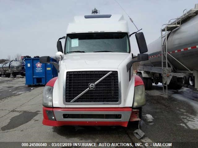 4V4NC9EH2DN565590 - 2013 VOLVO VN Unknown photo 2