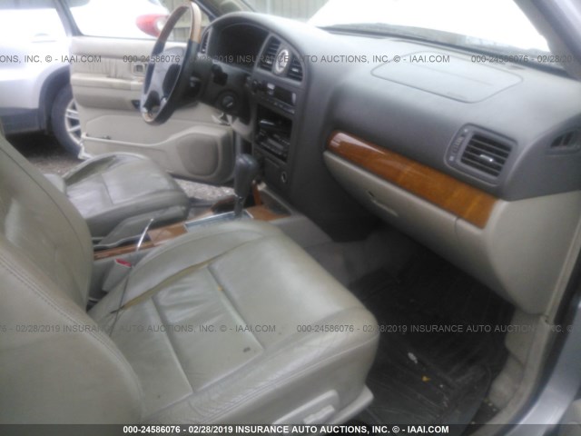 JNRDR09Y01W221435 - 2001 INFINITI QX4 SILVER photo 5