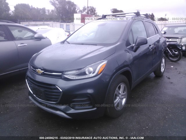 3GNCJLSB2HL157366 - 2017 CHEVROLET TRAX 1LT GRAY photo 2