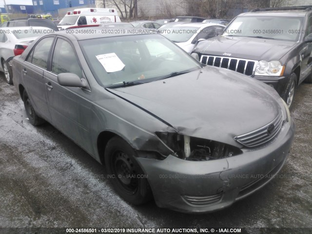 4T1BE32K75U955576 - 2005 TOYOTA CAMRY LE/XLE/SE GRAY photo 1
