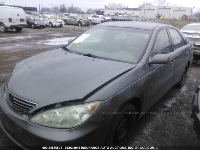 4T1BE32K75U955576 - 2005 TOYOTA CAMRY LE/XLE/SE GRAY photo 2