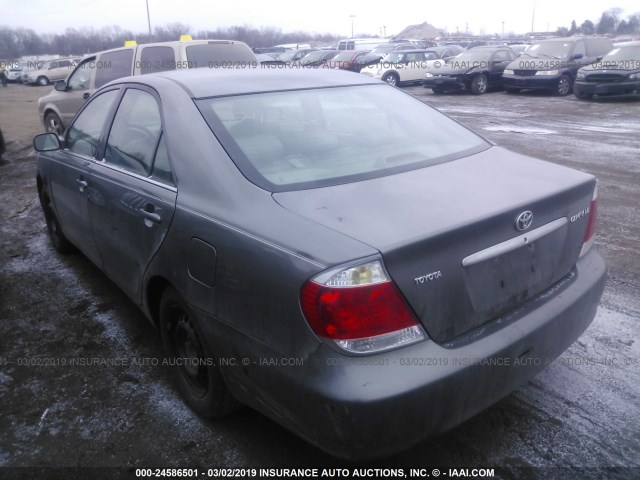 4T1BE32K75U955576 - 2005 TOYOTA CAMRY LE/XLE/SE GRAY photo 3