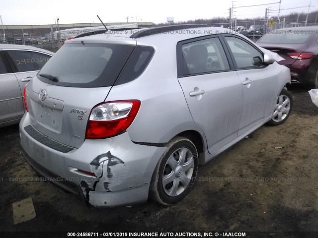 2T1LE40E29C006404 - 2009 TOYOTA COROLLA MATRIX S SILVER photo 4