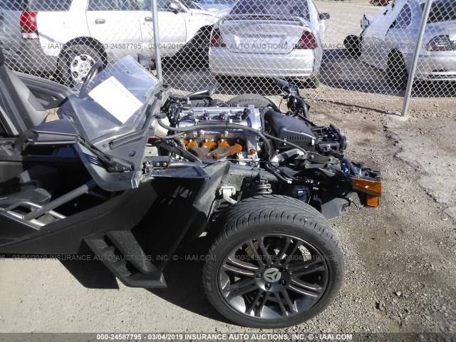57XAASFAXF5105760 - 2015 POLARIS SLINGSHOT GRAY photo 8