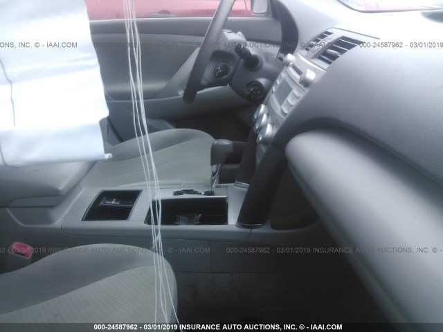 JTNBE46K973074712 - 2007 TOYOTA CAMRY NEW GENERAT CE/LE/XLE/SE GRAY photo 5