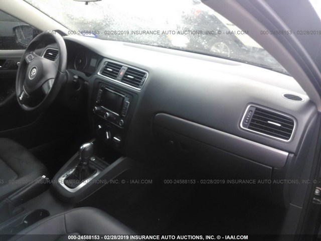 3VWLX7AJ2DM374070 - 2013 VOLKSWAGEN JETTA SEL შავი ფოტო 5