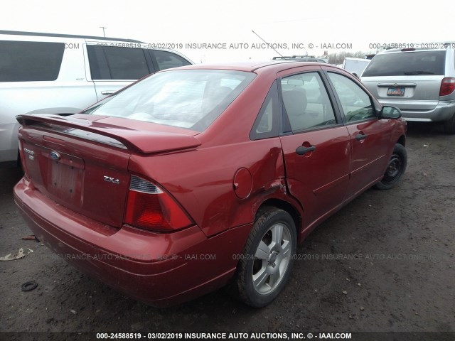 1FAHP34N05W282740 - 2005 FORD FOCUS ZX4 RED photo 4