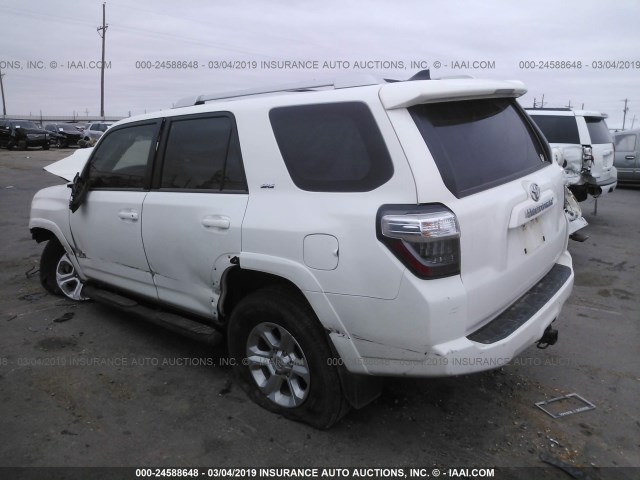 JTEBU5JR2H5465171 - 2017 TOYOTA 4RUNNER SR5 PREM/LTDL/TRAIL/TRD WHITE photo 3