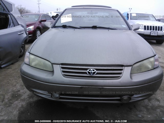 JT2BF22K0X0197336 - 1999 TOYOTA CAMRY LE/XLE 米色 照片 6