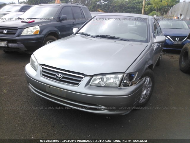 JT2BG22K5Y0407766 - 2000 TOYOTA CAMRY CE/LE/XLE GRAY photo 2