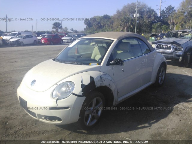 3VWPF31Y38M415645 - 2008 VOLKSWAGEN NEW BEETLE CONVERTIBLE S WHITE photo 2