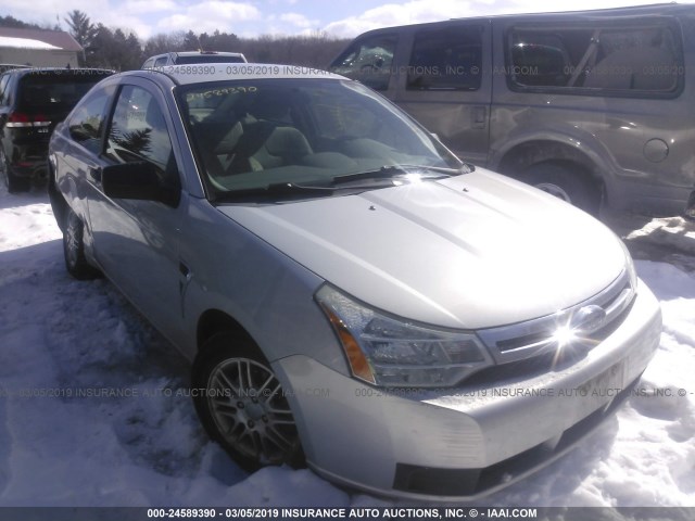 1FAHP33N38W186056 - 2008 FORD FOCUS SE/SEL/SES SILVER photo 1