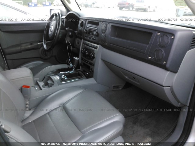1J8HG48P17C550400 - 2007 JEEP COMMANDER SILVER photo 5