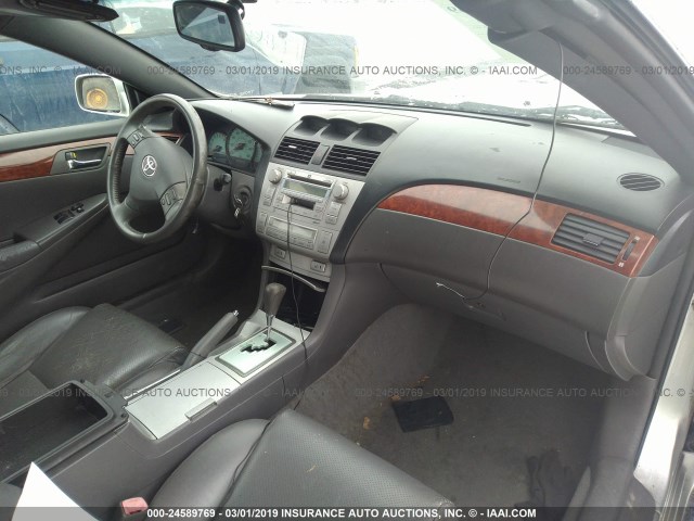 4T1FA38PX6U100565 - 2006 TOYOTA CAMRY SOLARA SE/SLE GRAY photo 5