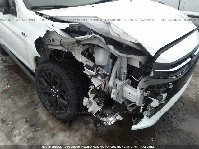 JA4AR3AU1JU006049 - 2018 MITSUBISHI OUTLANDER SPORT ES/SE WHITE photo 6