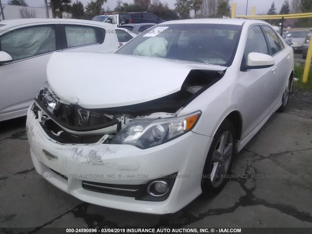 4T1BF1FK2EU811283 - 2014 TOYOTA CAMRY L/SE/LE/XLE 白色 照片 2