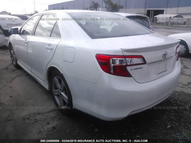 4T1BF1FK2EU811283 - 2014 TOYOTA CAMRY L/SE/LE/XLE 白色 照片 3