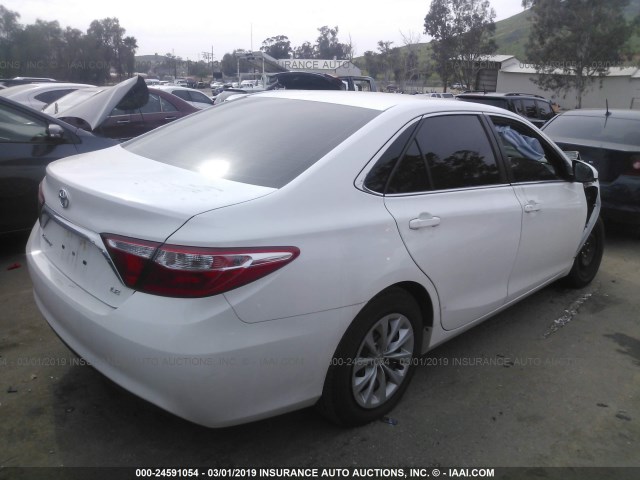 4T1BF1FK9HU772499 - 2017 TOYOTA CAMRY LE/XLE/SE/XSE WHITE photo 4
