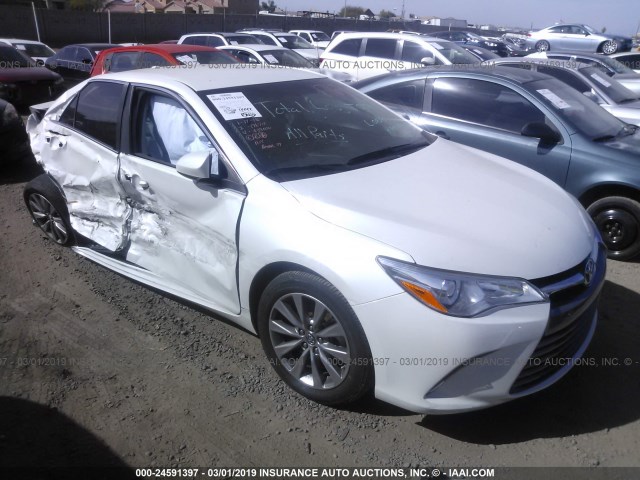 4T1BF1FK4HU439000 - 2017 TOYOTA CAMRY LE/XLE/SE/XSE WHITE photo 1