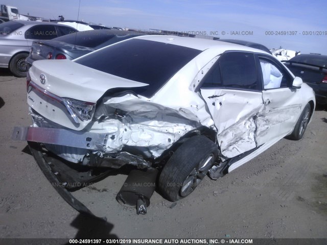 4T1BF1FK4HU439000 - 2017 TOYOTA CAMRY LE/XLE/SE/XSE WHITE photo 4