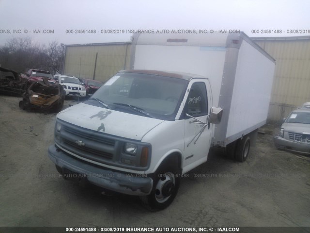 1GBHG31R8W1102585 - 1998 CHEVROLET EXPRESS G3500  WHITE photo 2