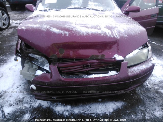 4T1BF28KXWU924757 - 1998 TOYOTA CAMRY CE/LE/XLE 红色 照片 6