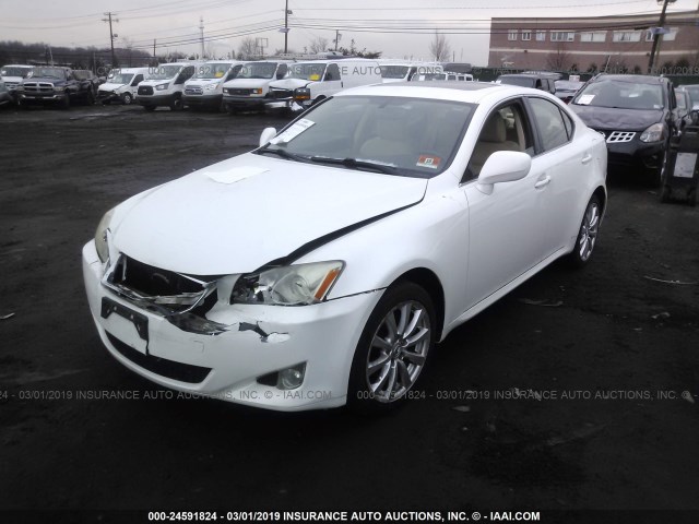 JTHCK262185025143 - 2008 LEXUS IS 250 WHITE photo 2